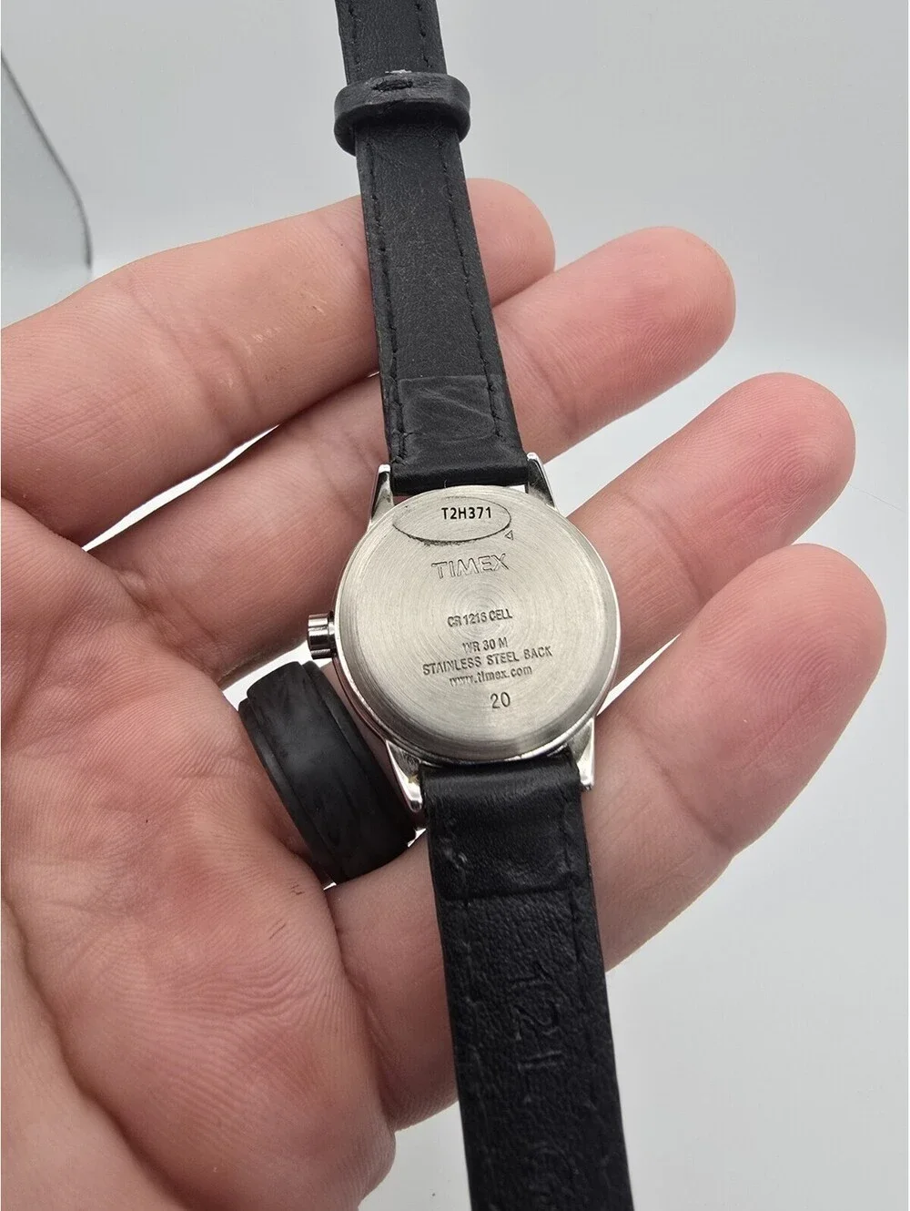 Timex Indiglo Quartz Analog Watch White Dial Date Black Leather Strap 30m 20mm